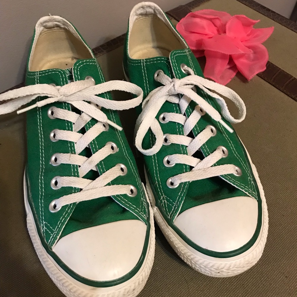 Excellent used condition. Unisex converse